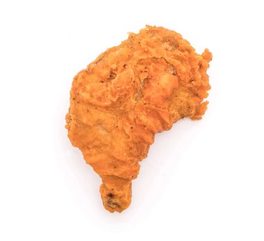 Beyaz arka planda kızarmış tavuk