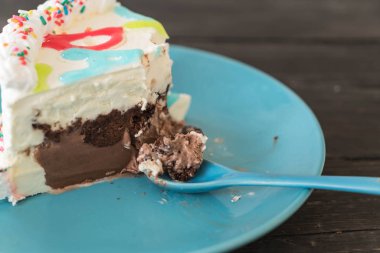 iyi ki doğdun dondurmalı pasta 