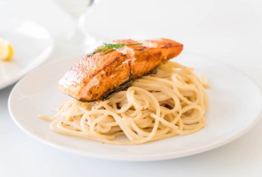 Spagetti Krema soslu somon 