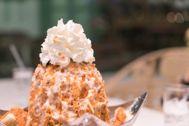 süt çay buz jöle ile tıraş ve krem şanti