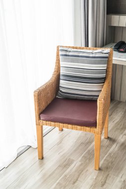 Kanepe oturma Interio dekorasyonda güzel lüks yastık