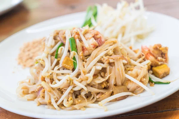 Wokade nudlar med räkor eller räkor Pad Thai — Stockfoto