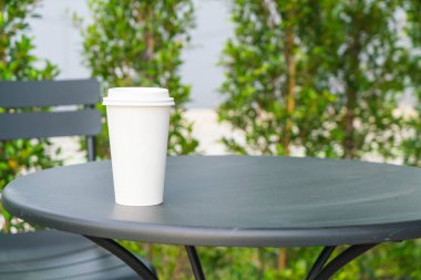 Kahve dükkanında kahve fincanı.