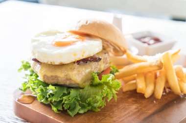 peynir domuz eti hamburger