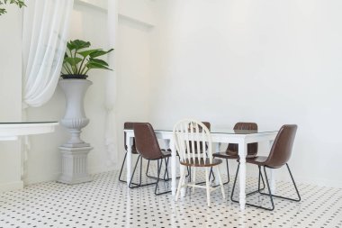 boş yemek masası iç dekorasyon