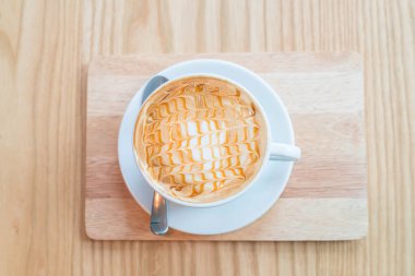 Sıcak karamel macchiato 