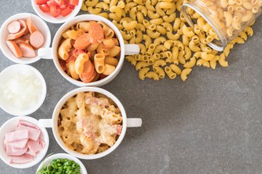 makarna peynir ve jambon