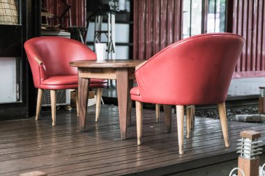 Kırmızı sandalye ve masa Cafe