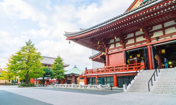 Hermosa arquitectura en el Templo Sensoji alrededor del área de Asakusa en — Foto de Stock