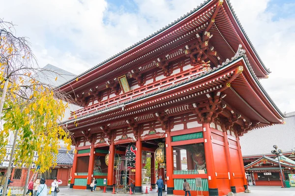 Hermosa arquitectura en el Templo Sensoji alrededor del área de Asakusa en —  Fotos de Stock