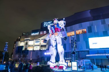 Odaiba, Japonya - 16 Kasım 2016: gundum önünde heykeli 