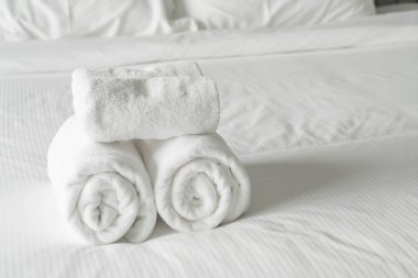 Yatak Dekorasyon yatak odası iç beyaz havlu 