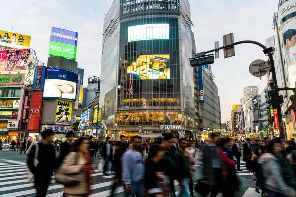Tokyo, Japán, november 17-én, 2016: Shibuya átkelés a város utcai — Stock Fotó