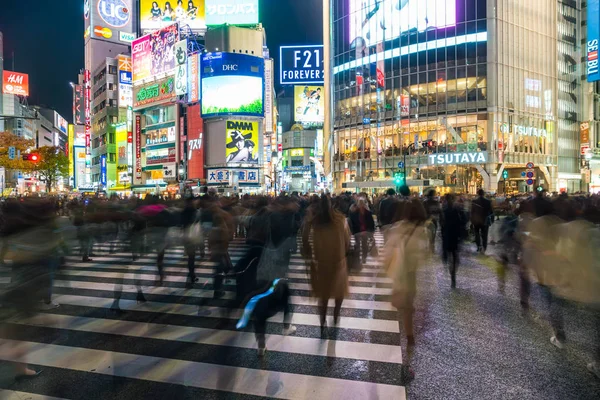 Tokyo, Japonya, 17 Kasım 2016: Shibuya Crossing, şehir sokak ile