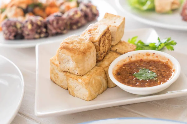 Tofu frito - comida saudável — Fotografia de Stock