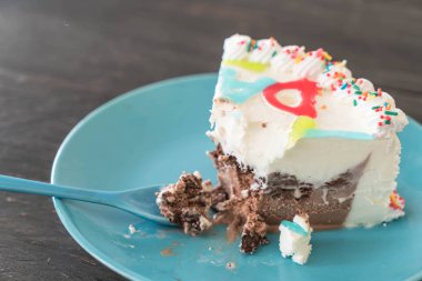 iyi ki doğdun dondurmalı pasta 