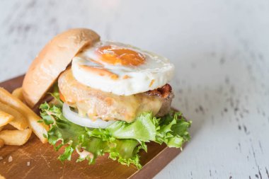 peynir domuz eti hamburger