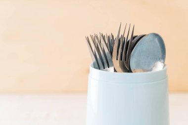 Çatal tutucu kaşık ve çatal