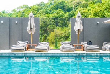 Güzel lüks otel havuzu resort yüzme havuzunda 