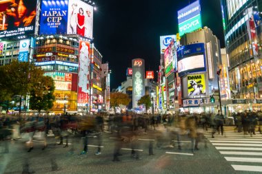 Tokyo, Japonya, 17 Kasım 2016: Shibuya Crossing, şehir sokak ile