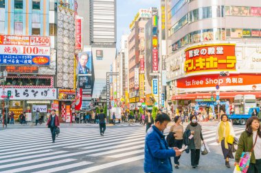 Tokyo, Japonya - 2016 Kasım 17: Shinjuku Tokyo'nın busine biridir