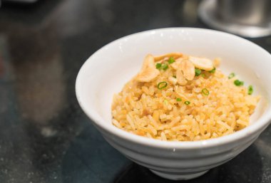 sarımsaklı kızarmış pilav