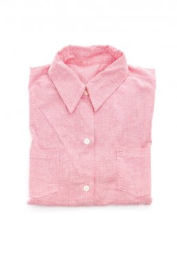 pembe gömlek beyaz üzerinde katlanmış