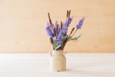 Statice ve caspia çiçekler