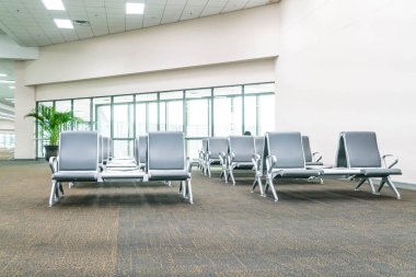 Boş havaalanı terminali bekleme alanı 