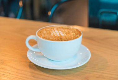 Sıcak karamel macchiato 