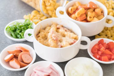 makarna peynir ve jambon