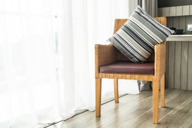 Kanepe oturma Interio dekorasyonda güzel lüks yastık