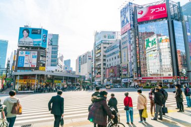 Tokyo, Japonya - 2016 Kasım 17: Shinjuku Tokyo'nın busine biridir