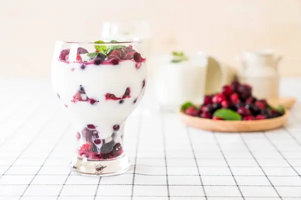 Yogurt with mixed berries — Stock Photo, Image