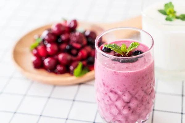 Mixed berries with yogurt smoothies — Stock Photo, Image