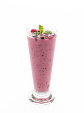 karışık meyveli yoğurt smoothies ile