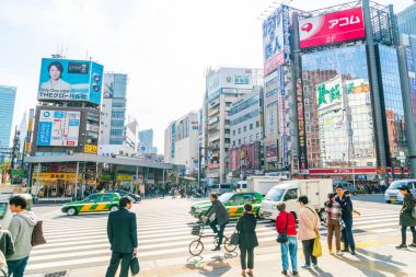 Tokyo, Japonya - 2016 Kasım 17: Shinjuku Tokyo'nın busine biridir