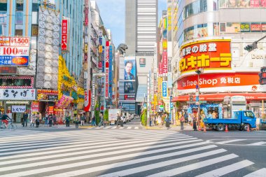 Tokyo, Japonya - 2016 Kasım 17: Shinjuku Tokyo'nın busine biridir