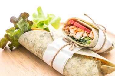 tavuk ve ıspanak salatası rulo sarma