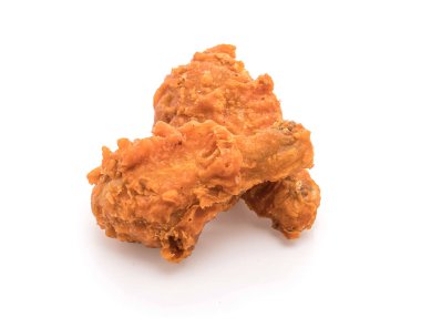 Beyaz arka planda kızarmış tavuk