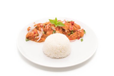 Baharatlı kızarmış tavuk salatası