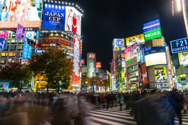Tokyo, Japonya, 17 Kasım 2016: Shibuya Crossing, şehir sokak ile