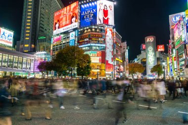Tokyo, Japonya, 17 Kasım 2016: Shibuya Crossing, şehir sokak ile