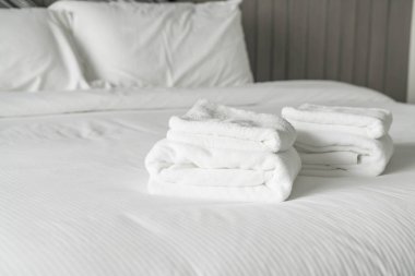 Yatak Dekorasyon yatak odası iç beyaz havlu 