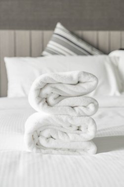 Yatak Dekorasyon yatak odası iç beyaz havlu 