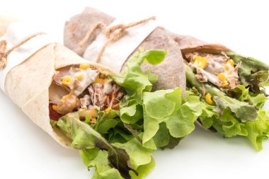 ton balıklı Mısır salata ile salata rulo sarma