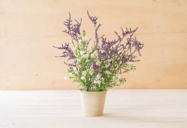 Statice ve caspia çiçekler