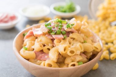 makarna peynir ve jambon