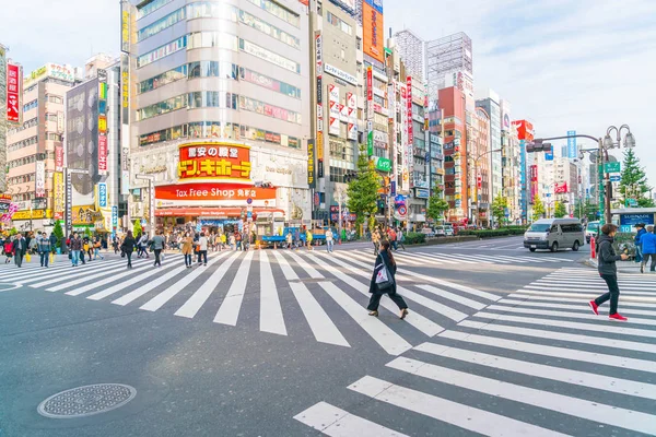 Tokyo, Japonya - 2016 Kasım 17: Shinjuku Tokyo'nın busine biridir