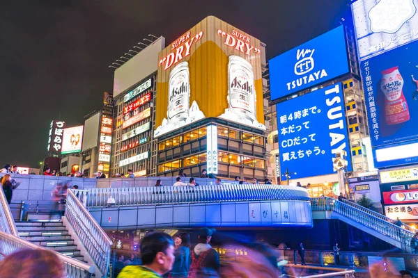 OSAKA, JAPÓN - 19 NOV 2016: Grupo de personas caminando para ir de compras — Foto de Stock